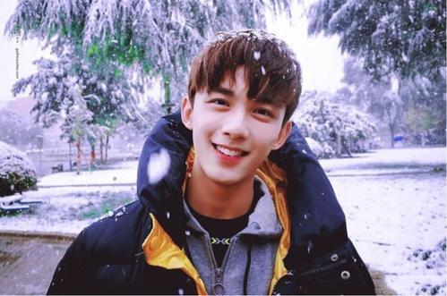 吴磊吃瓜大赛,娱乐圈风云再起,明星互动新潮流