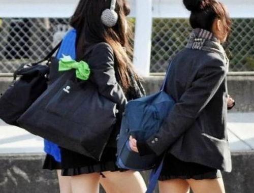 校服女孩跳舞吃瓜视频,校园生活趣味横生